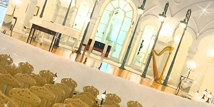 結婚式場のピアノとハープ